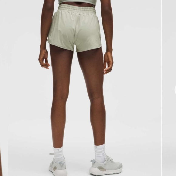 NWT Lululemon Hotty Hot High-Rise Lined Short 2.5"
Fog Green Size 12 - Picture 7 of 7